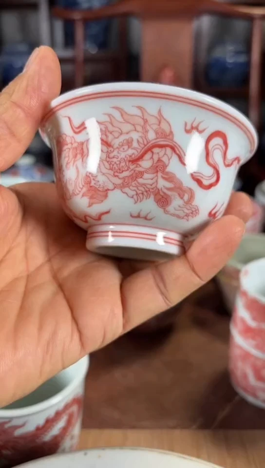 柴窑釉里红狮子纹杯杯