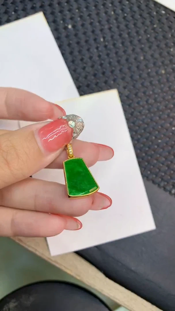 颈饰未镶嵌翡翠1