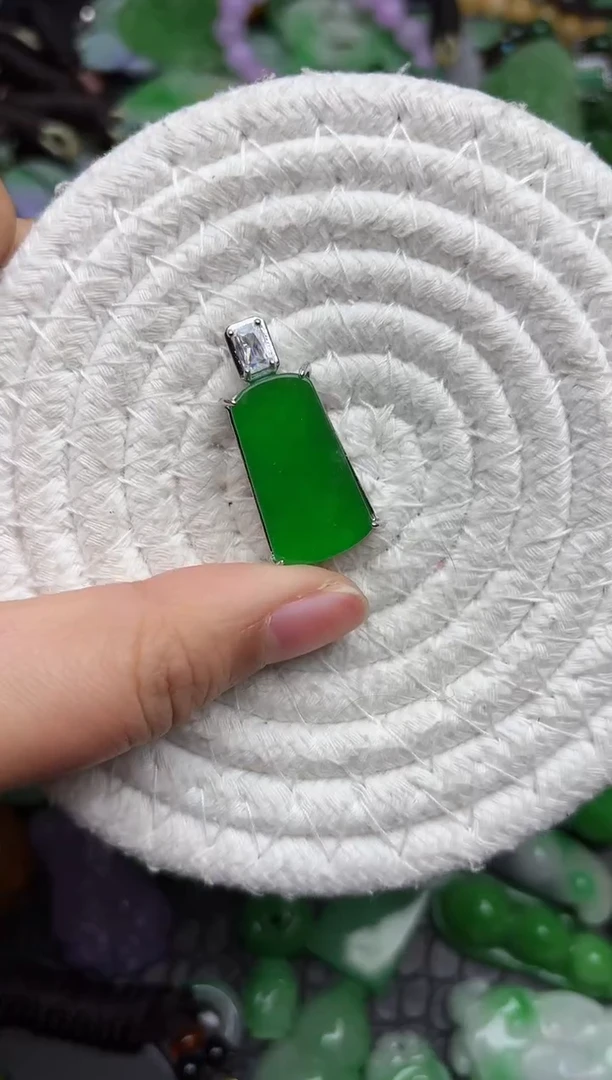 颈饰未镶嵌翡翠缅甸翡翠吊坠