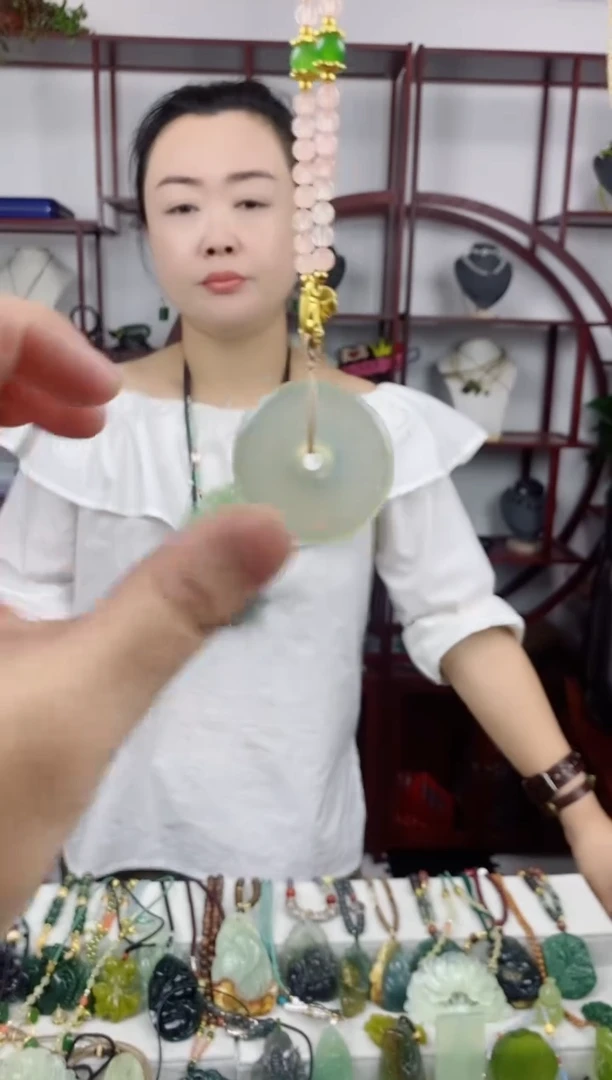 未镶嵌岫玉颈饰平安扣