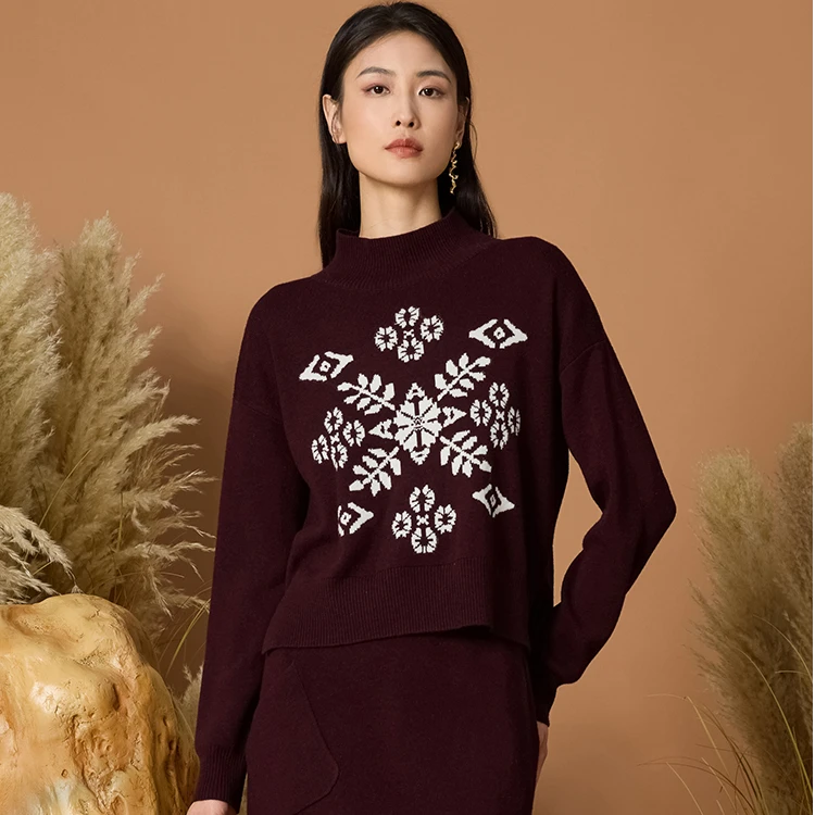 MEDECOO/墨蒂珂2025冬新款女纯羊毛套头花色厚款针织衫MJD40311