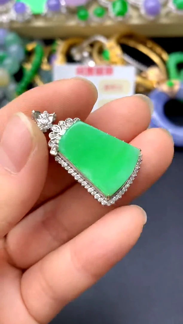 颈饰18K金镶嵌翡翠370-中国好珍宝