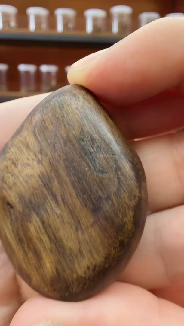 沉香吊坠67号香港树心油多样性发一