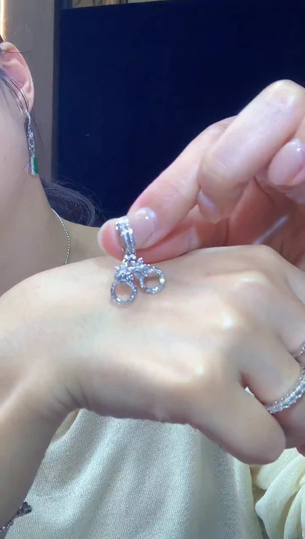 18K金镶嵌耳饰钻石C1 多样性发货一件