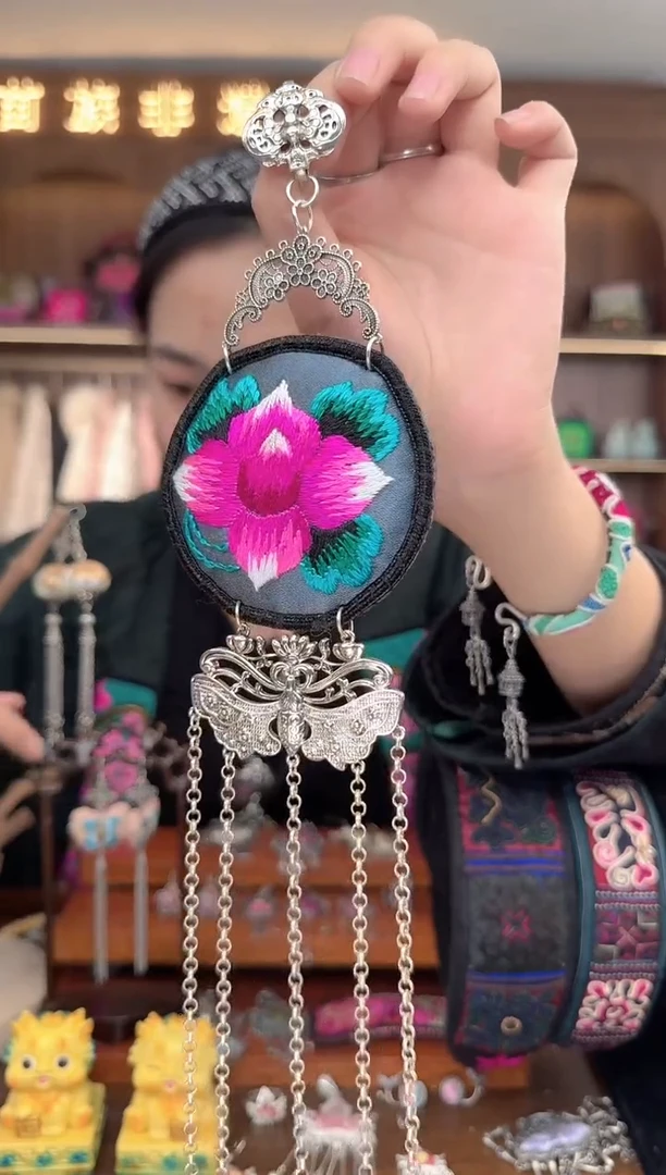 【闪购商品】织绣扶光苗绣传承94