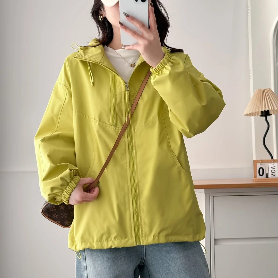 大码秋季新款拉链女休闲连帽短外套宽松防风女士冲锋衣