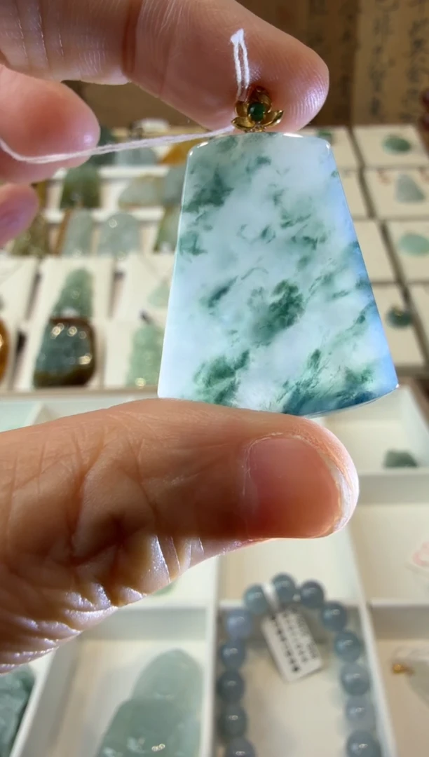 翡翠把件18K金镶嵌A货翡翠多样性孤品