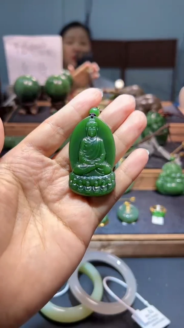 颈饰未镶嵌和田玉（碧玉）1
