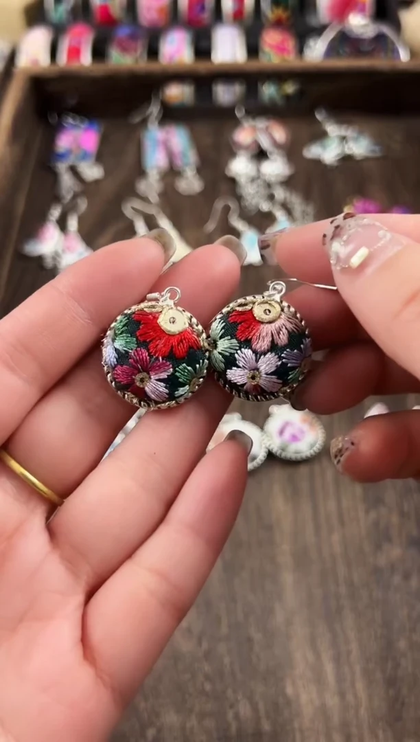 【闪购商品】织绣民族风老绣饰品221