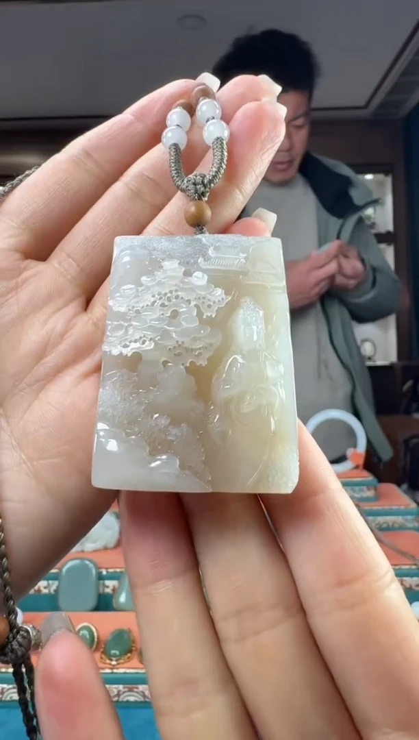 颈饰未镶嵌和田玉佩佩