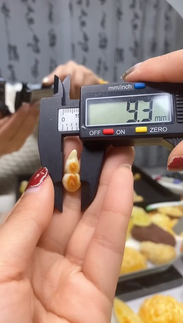 【闪购商品】琥珀裸石未镶嵌葫芦