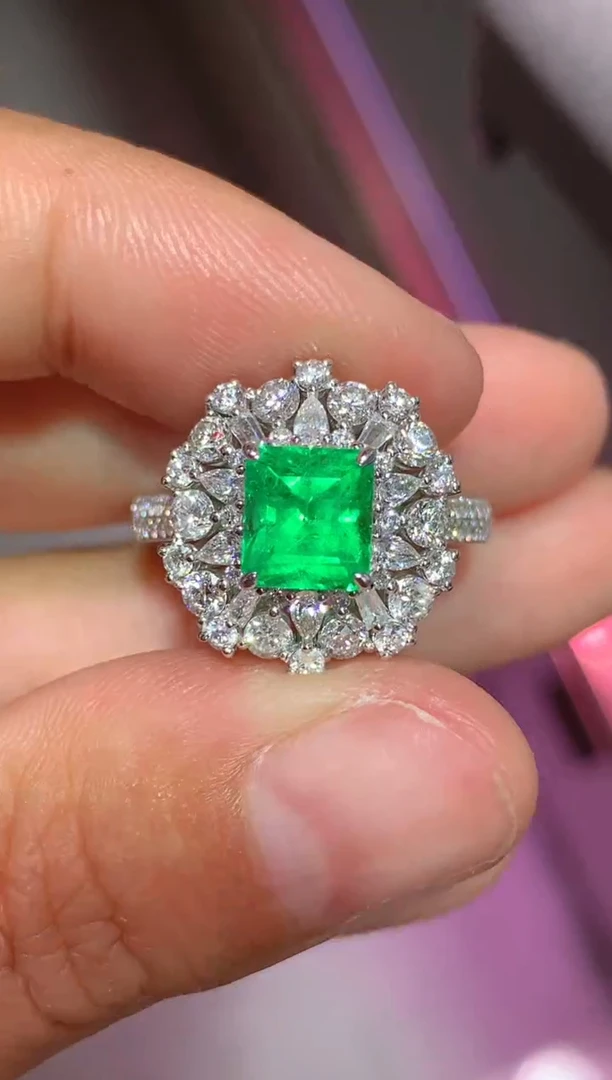 18K金镶嵌戒指祖母绿1.48ct