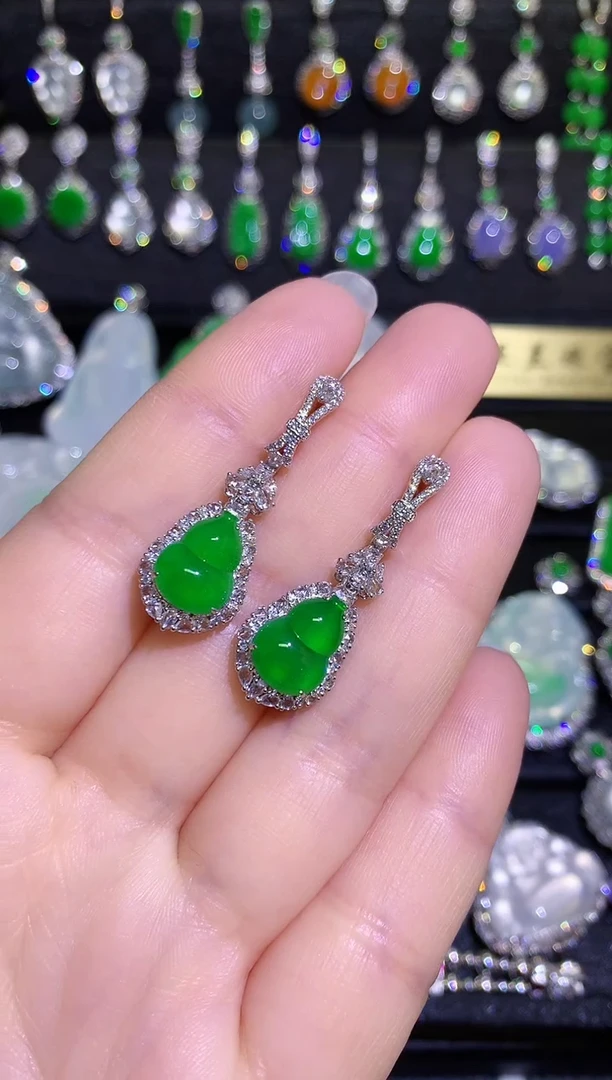 【闪购商品】翡翠颈饰18K金镶嵌高冰满绿葫芦耳坠