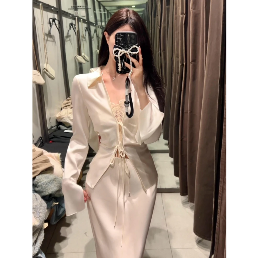 2025秋冬新款气质御姐风时尚系带缎面衬衫上衣配包臀半身裙套装女