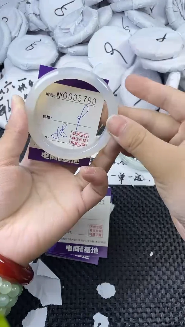 玛瑙/玉髓手镯未镶嵌5780