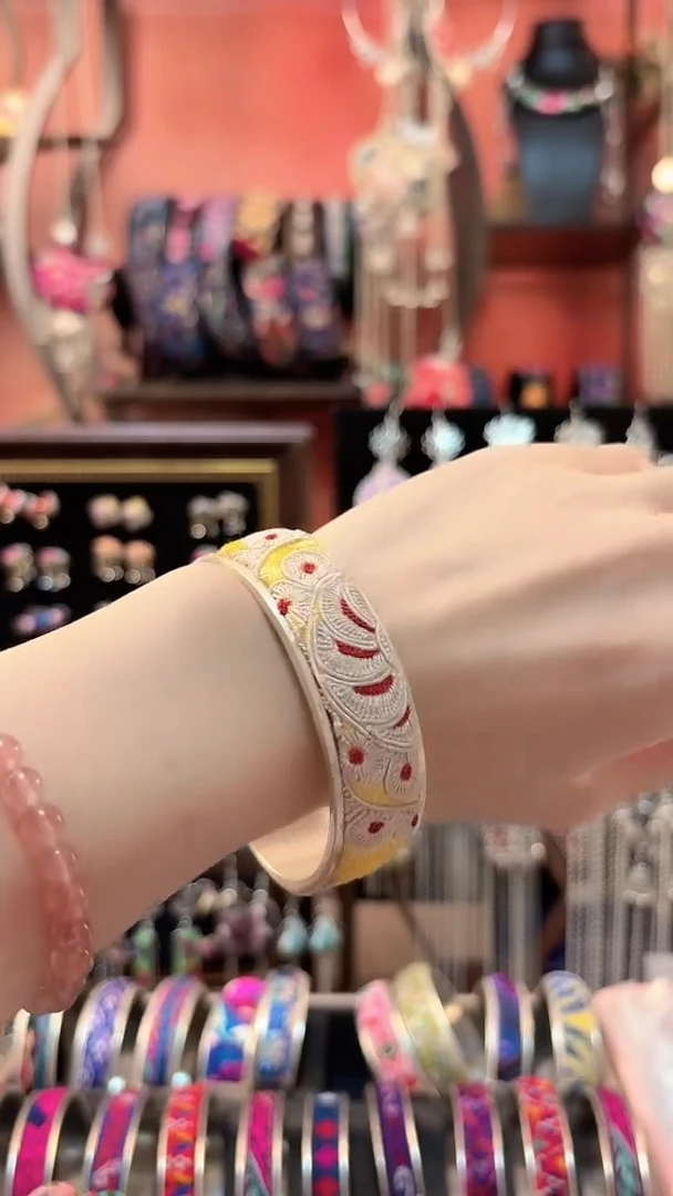 织绣 云织谣民族风精美饰品   385