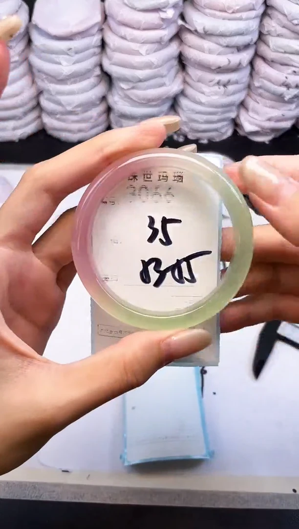 玛瑙/玉髓手镯未镶嵌3066