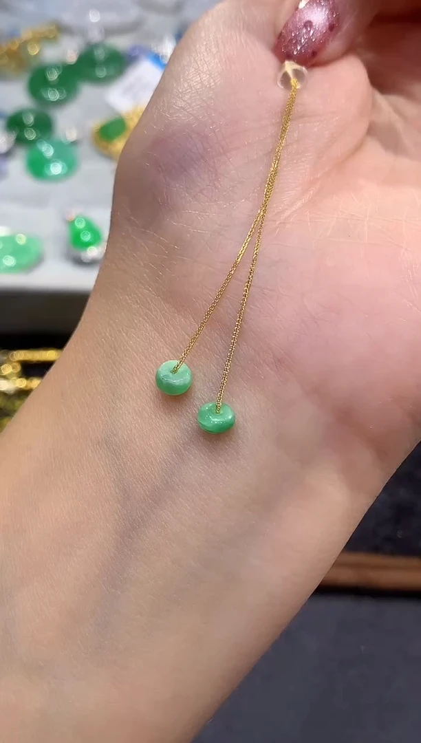 18K金镶嵌翡翠耳饰L多样性发其一