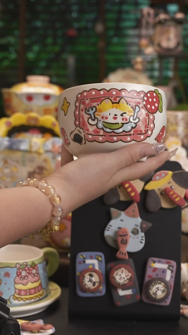 兔****草【原创设计】景德镇手绘陶瓷