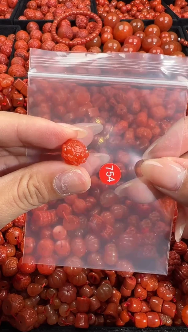 南红玛瑙未镶嵌颈饰1