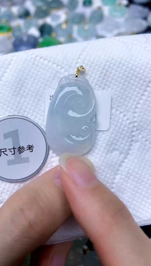颈饰18K金镶嵌翡翠天然A货翡翠
