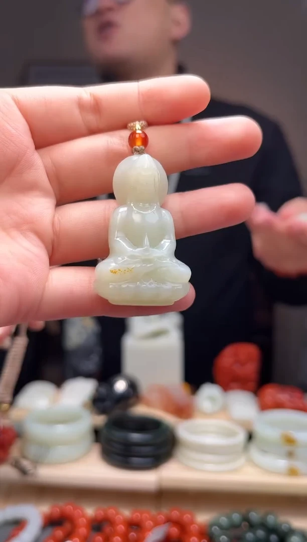 颈饰未镶嵌和田玉吊坠