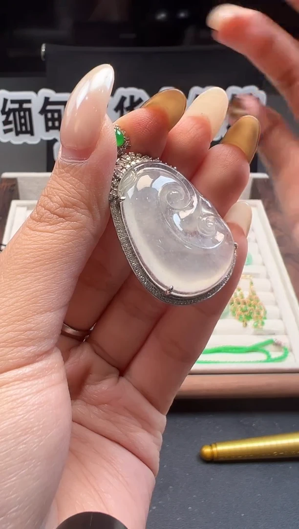 吊坠(不含链)18K金镶嵌翡翠缅甸珠宝严选