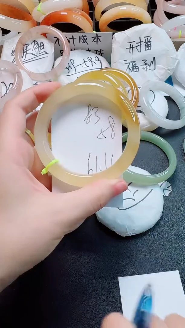 石英质玉手镯未镶嵌83