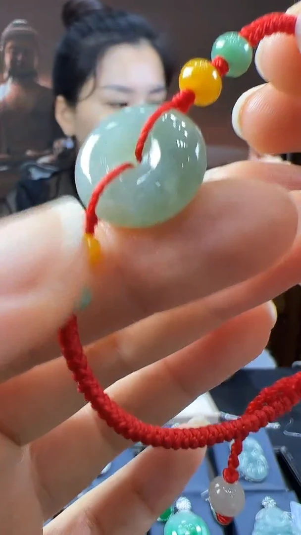 未镶嵌挂件翡翠手绳