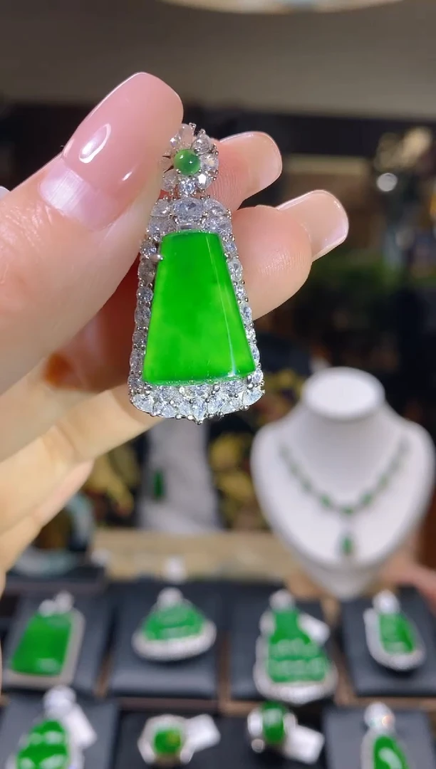 【闪购商品】翡翠吊坠(不含链)未镶嵌翡翠吊坠