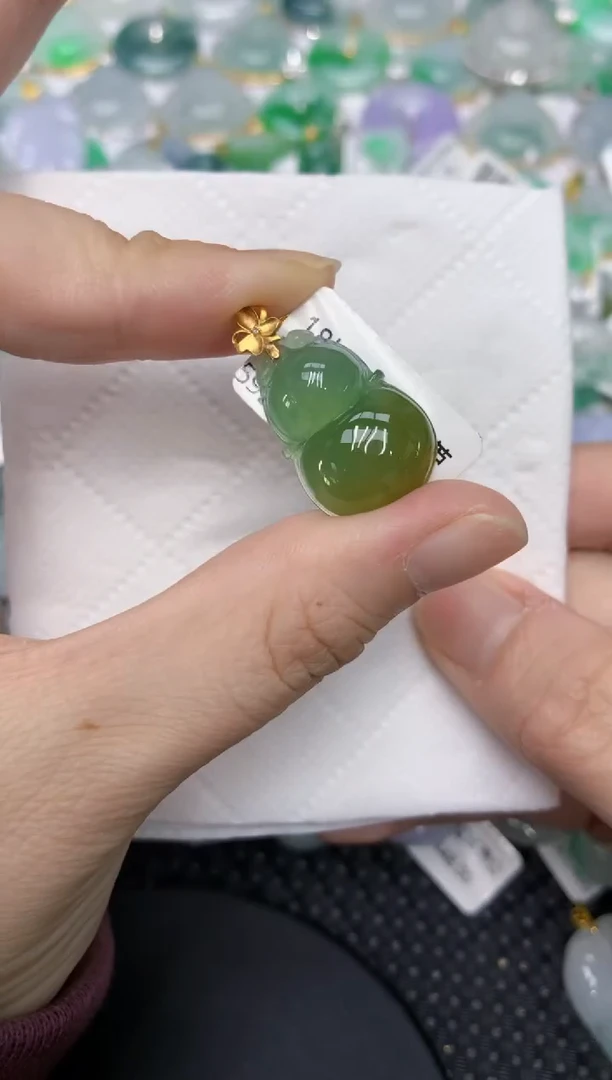 颈饰18K金镶嵌翡翠111111111