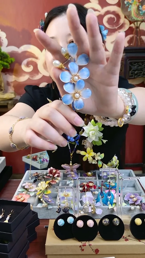 刺绣纯手工非遗绒花耳钩