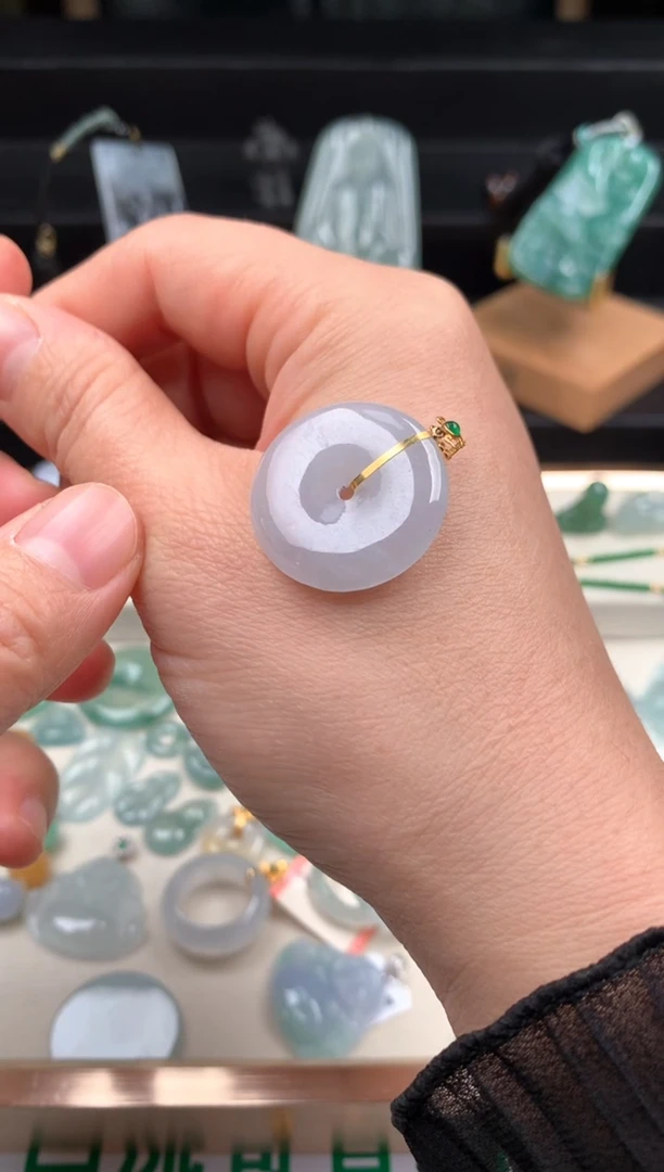 颈饰18K金镶嵌翡翠吊坠