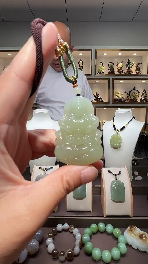 和田玉未镶嵌颈饰苏