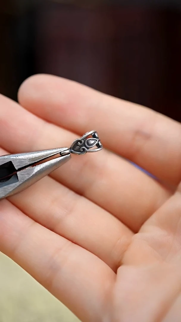 刺绣黔东南苗族刺绣祥云扣头