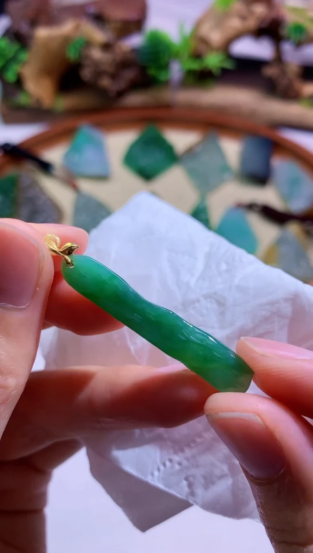 翡翠未镶嵌颈饰34