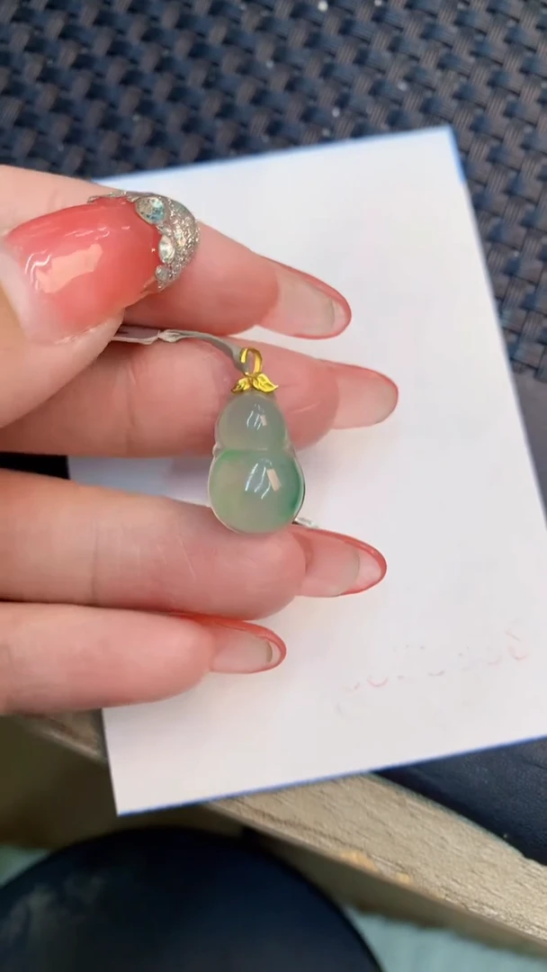 颈饰18K金镶嵌翡翠1