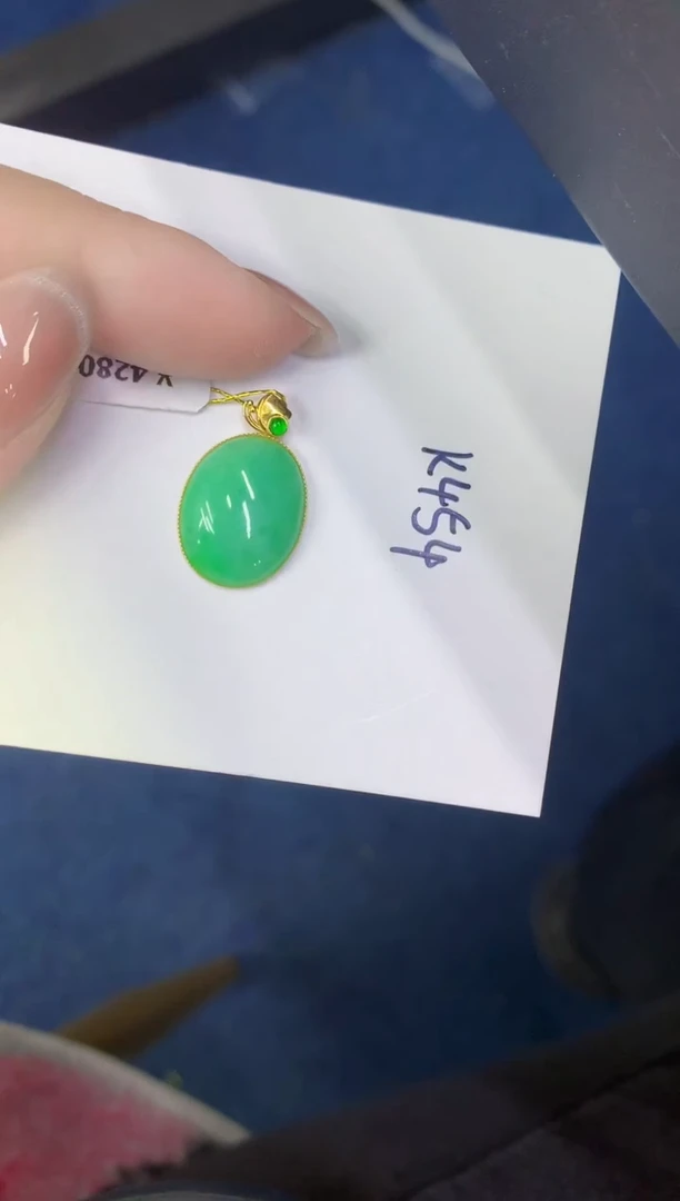 颈饰18K金镶嵌翡翠缅甸天然翡翠A货