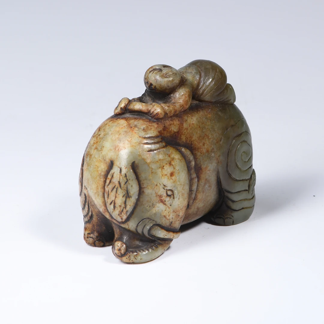 22 清早期玉雕童子戏象镇