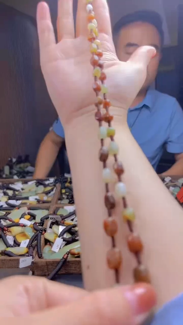 和田玉未镶嵌颈饰·