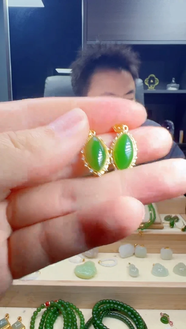 颈饰银S925镀金镶嵌和田玉马眼吊坠【多样性发一件】