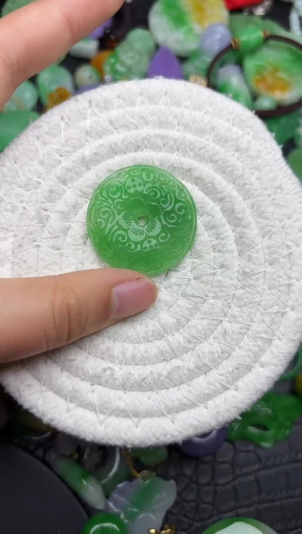 颈饰未镶嵌翡翠缅甸翡翠吊坠