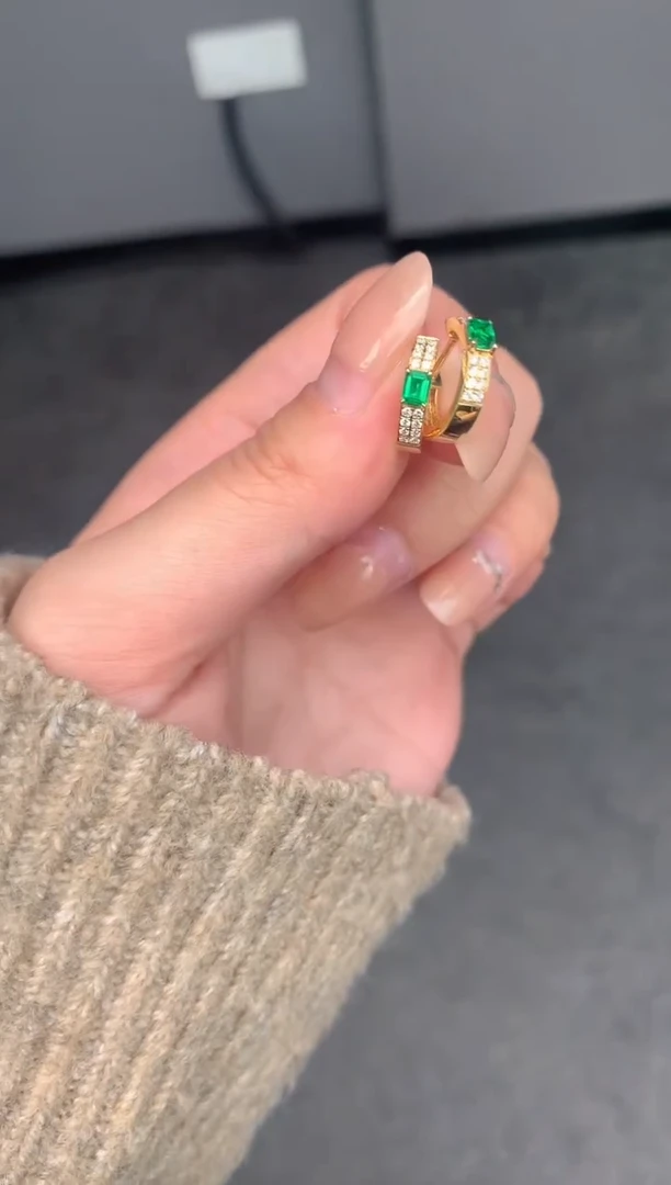 【闪购商品】祖母绿耳饰18K金镶嵌0.28ct祖母绿耳钉