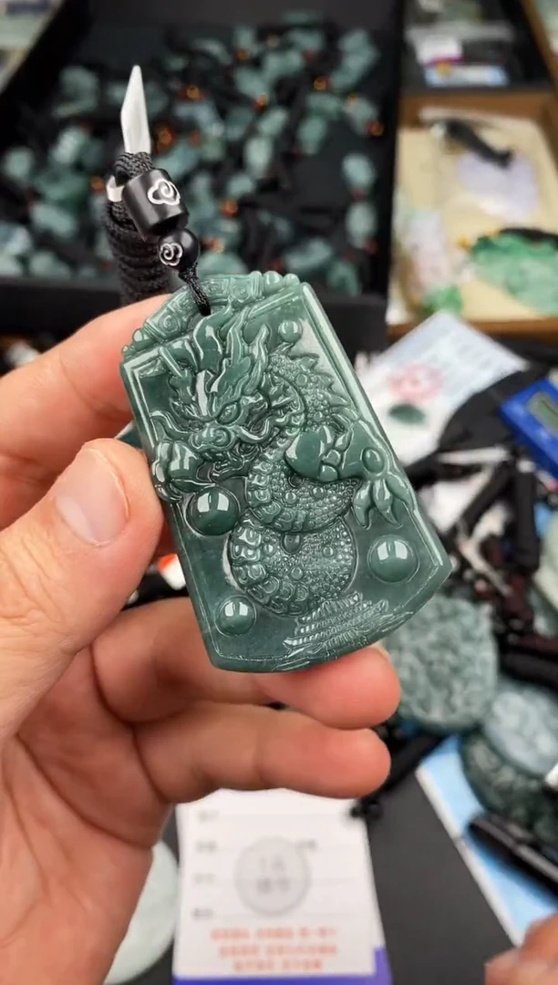 【闪购商品】翡翠颈饰未镶嵌  天然翡翠，一物一图