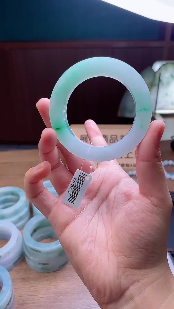 定制翡翠手镯未镶嵌定制