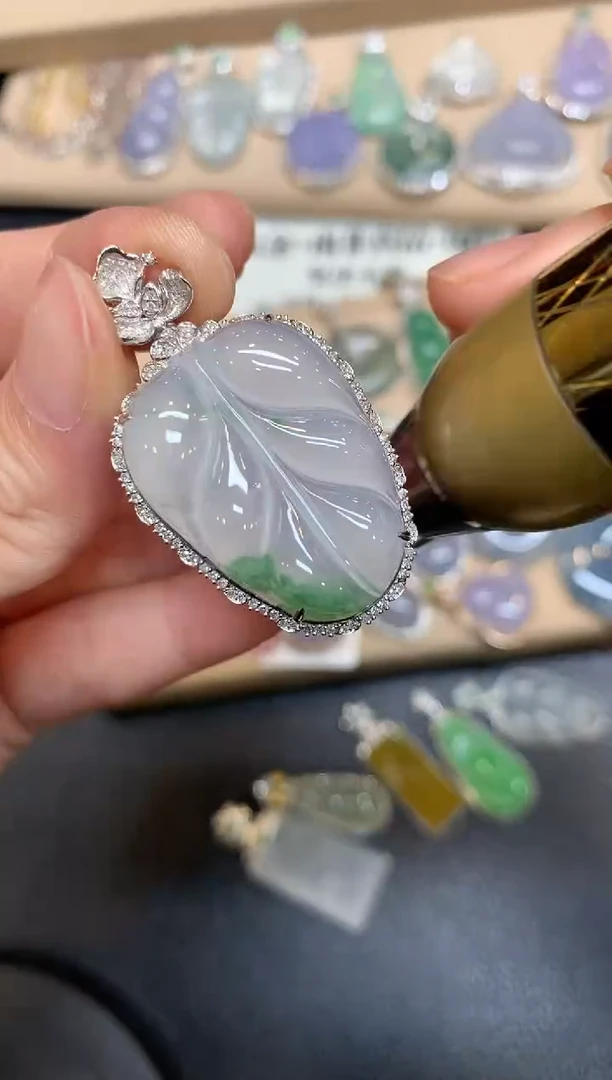 【闪购商品】翡翠颈饰18K金镶嵌树叶【无服务费