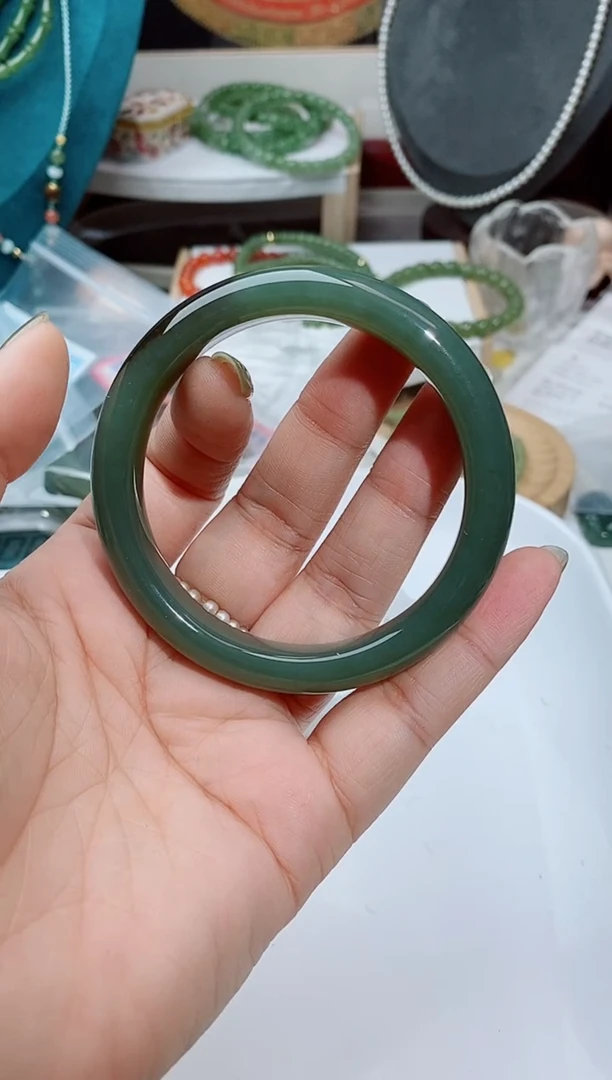 和田玉手镯未镶嵌210一个水草幺幺的