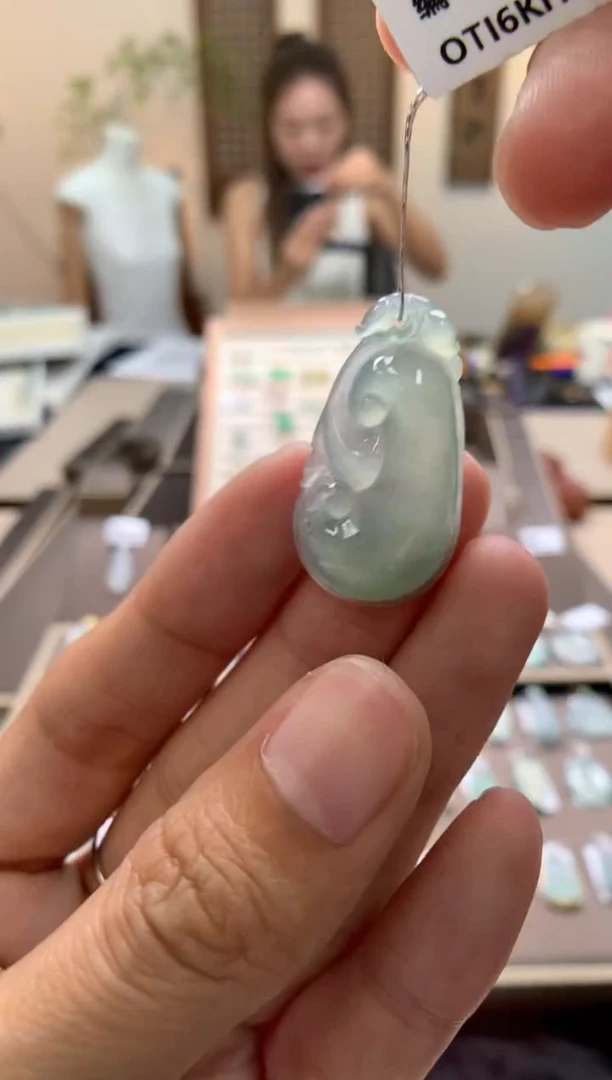 颈饰未镶嵌翡翠如意