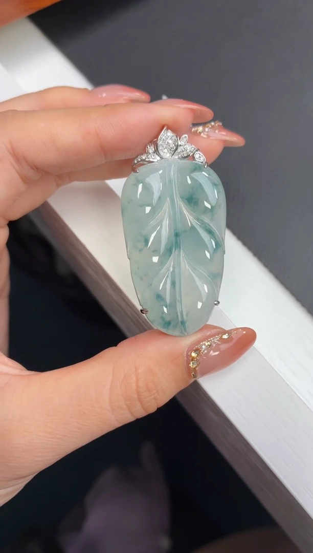 翡翠18K金镶嵌颈饰天然翡翠A货