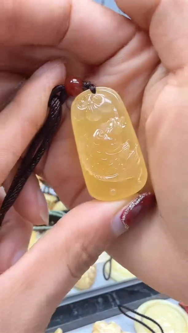 【闪购商品】琥珀裸石未镶嵌挂坠